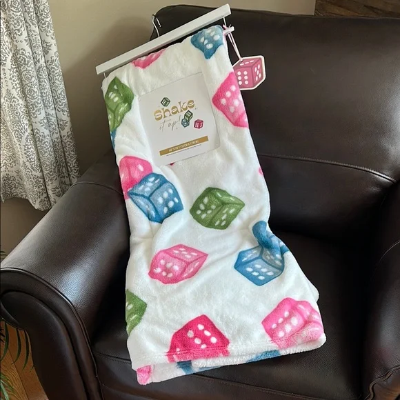 🎲 Colorful Dice Patterned Blanket 🎲 - Picture 3 of 7